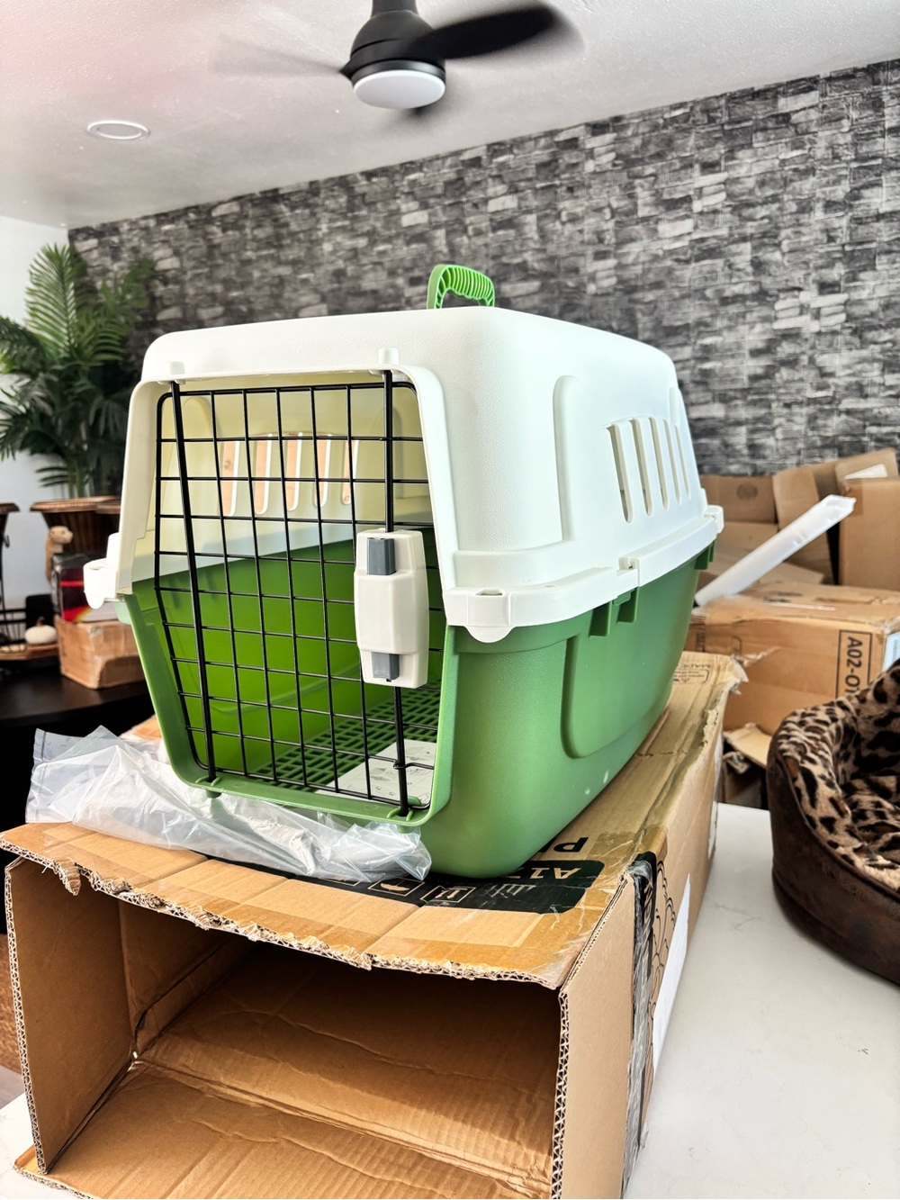 GORGEOUS 22" PET CARRIER GREEN AND WHITE 😍🐾💚🌟